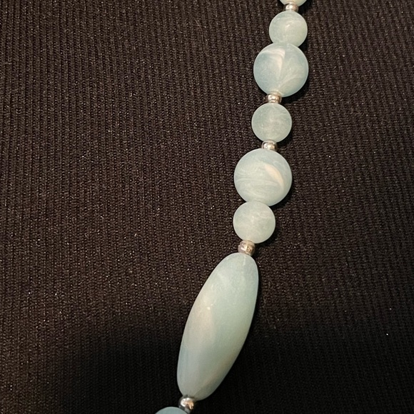 ✨HP!✨⏰ NWT Urban Renewal Beaded Vintage Necklace in Marbled Blue - Picture 4 of 5